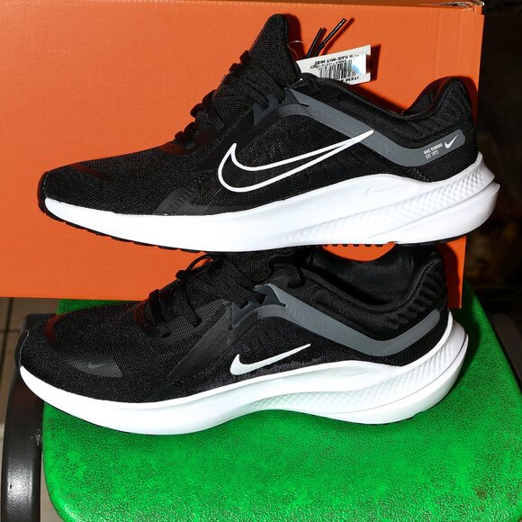 Nike Quest 5 Men\'s Road‎ Running Shoes main image 12